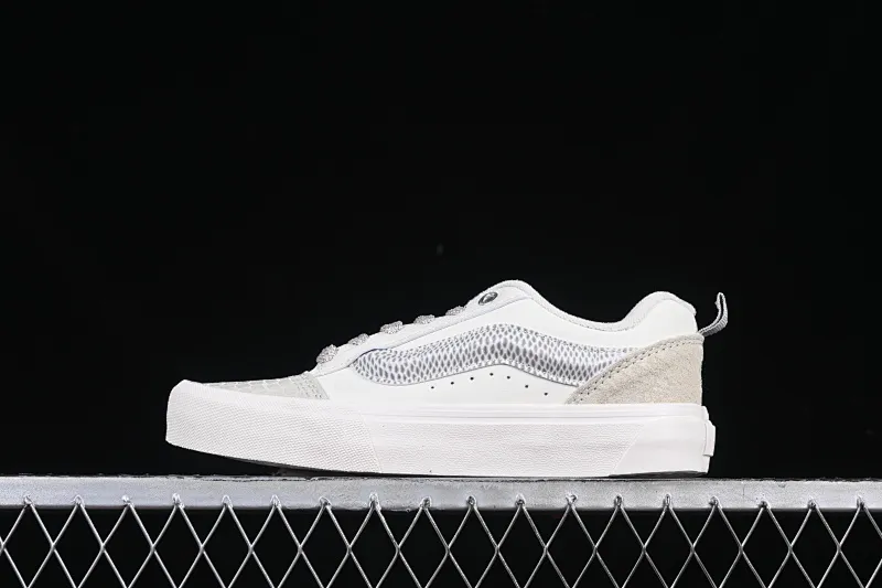 All categories Vans Vans series Vans Low Vans low-top Vans Classics Knu Skool Vr3 Vans official Year of the Snake limited bread shoes VN0009QCSNK